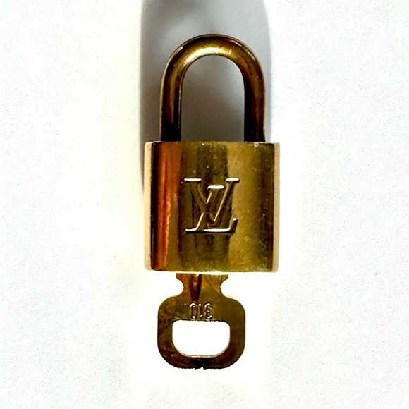 Louis Vuitton lock and key #310 Golden LV LOCK & KEY - Picture 7 of 7